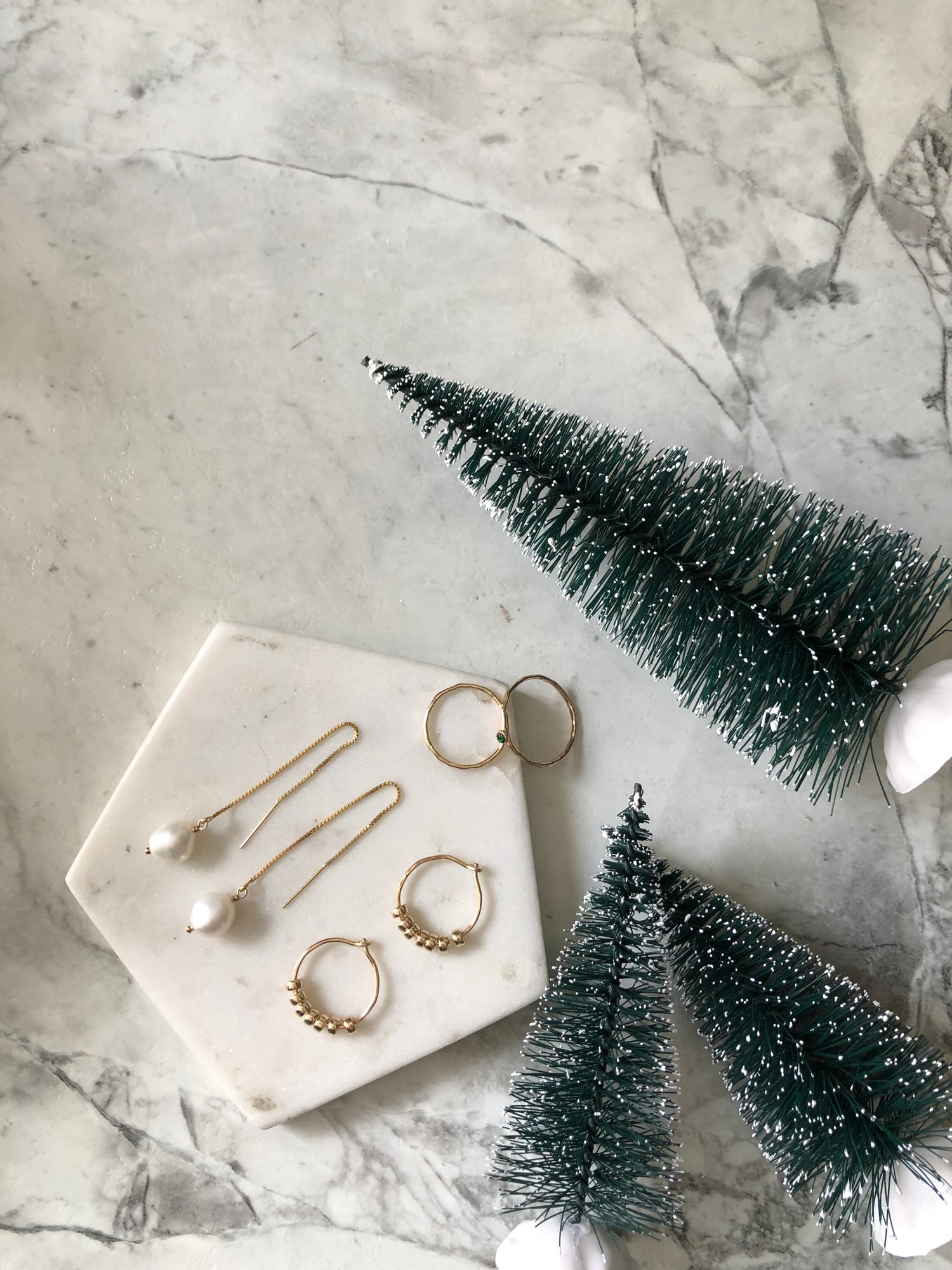 HOLIDAY SHOP