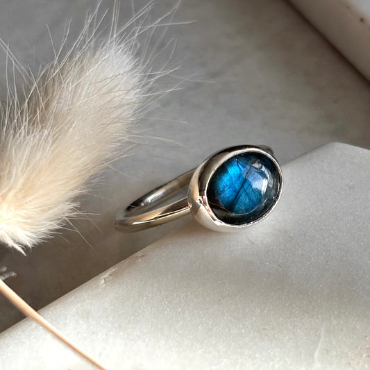 Smooth Labradorite Ring - Size 8