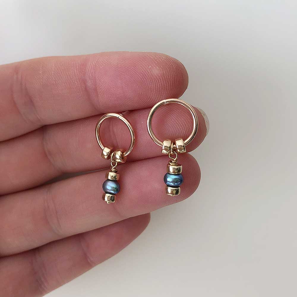 strut jewelry comfort iridescent pearl circle stud earrings
