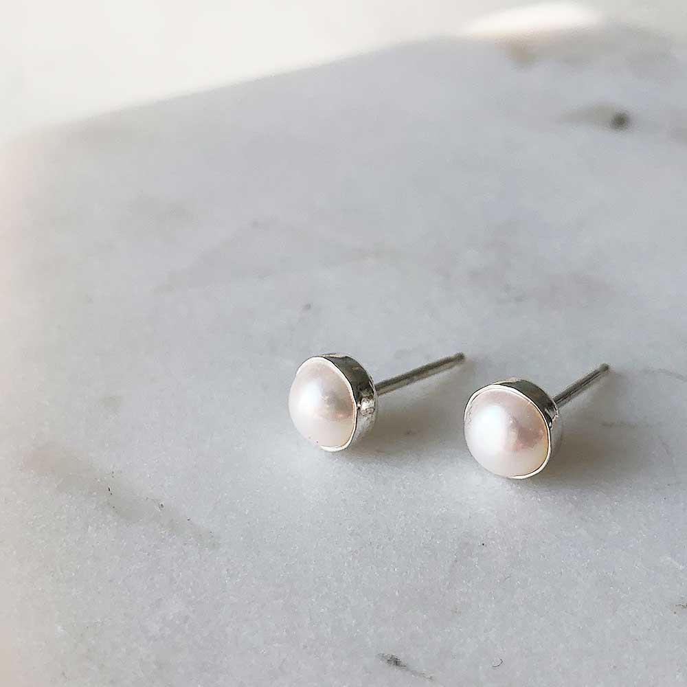 strut jewelry pearl stud earrings 